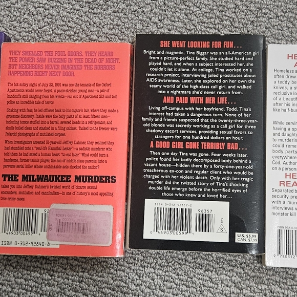 4 True Crime Books Collection - Picture 2 of 6